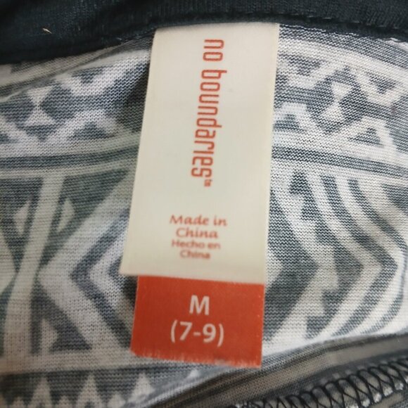 No Boundaries Black and White Top size medium - Picture 7 of 7
